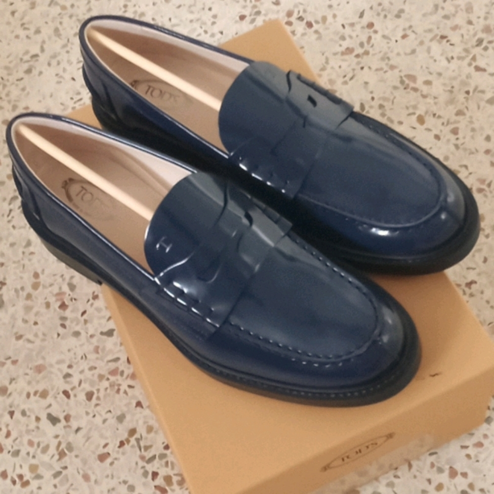 Tod's leather loafers with rubber sole